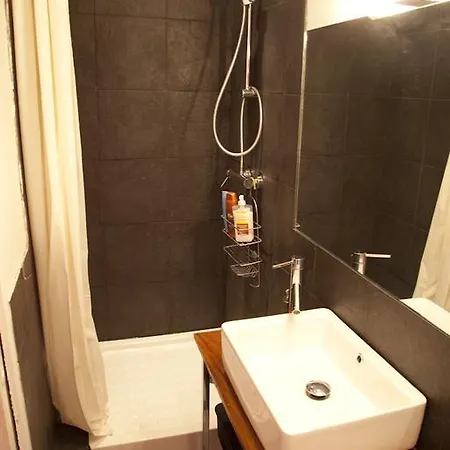 Charming Studio Near Montmartre Апартаменты Париж