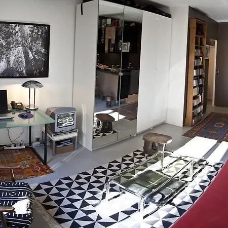 Charming Studio Near Montmartre Апартаменты *